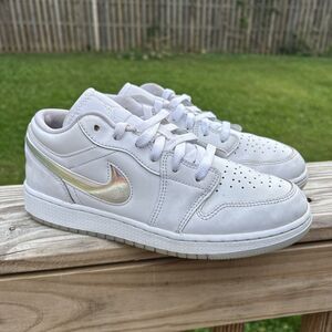 Nike GS Air Jordan 1 Low White Ice Blue Glitter Swoosh FQ9112-100 Girls Size 6Y